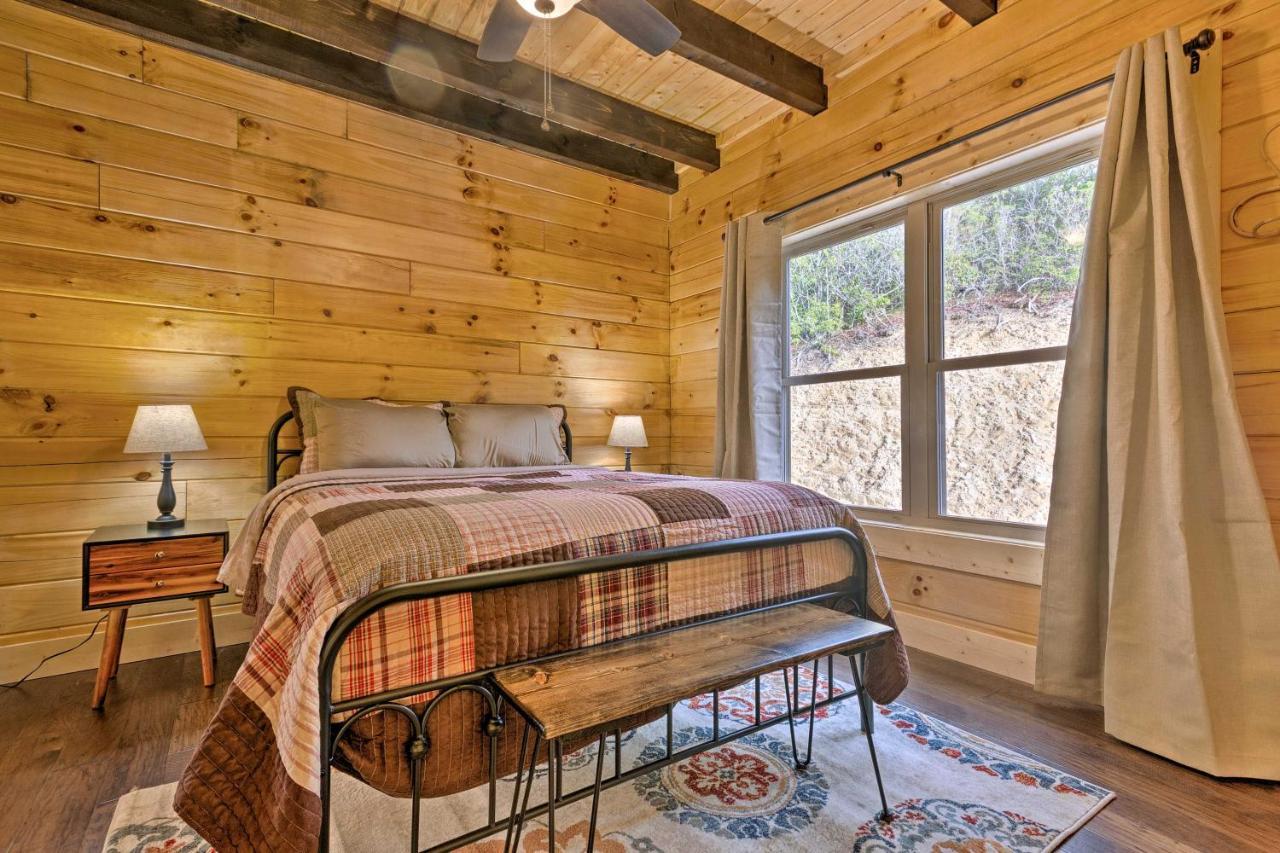 ברייסון סיטי Hilltop Cabin On 5 Acres With Hot Tub And Waterfall! מראה חיצוני תמונה